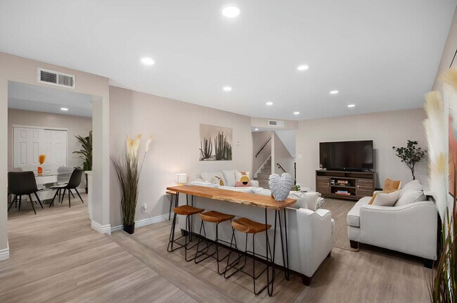 Building Photo - 5747 N 48th Ln