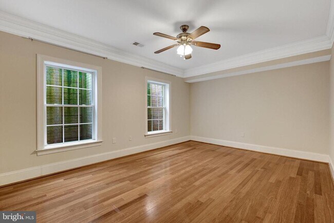 Building Photo - 829 Golden Arrow St