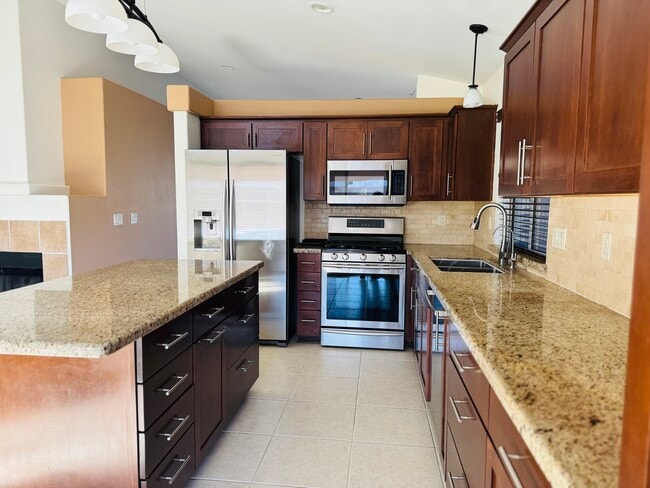 Building Photo - 3211 E Menadota Dr