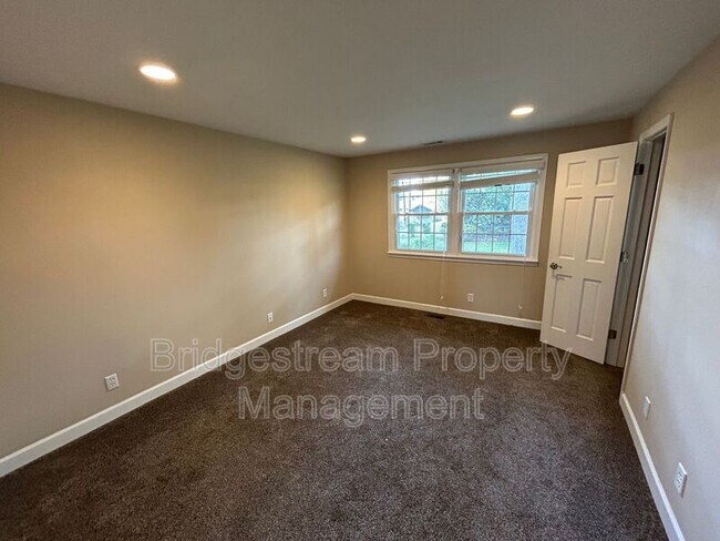 Building Photo - 1567 Burchwood Dr