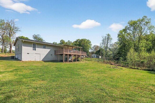 Building Photo - Updated 3BD/2BA Ranch in Lowell, NC!