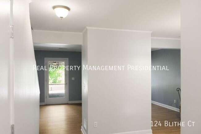 Building Photo - 124 Blithe Ct