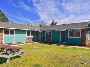 Building Photo - 2 bed 1 bath in Stead - AVAILABLE 6/1!