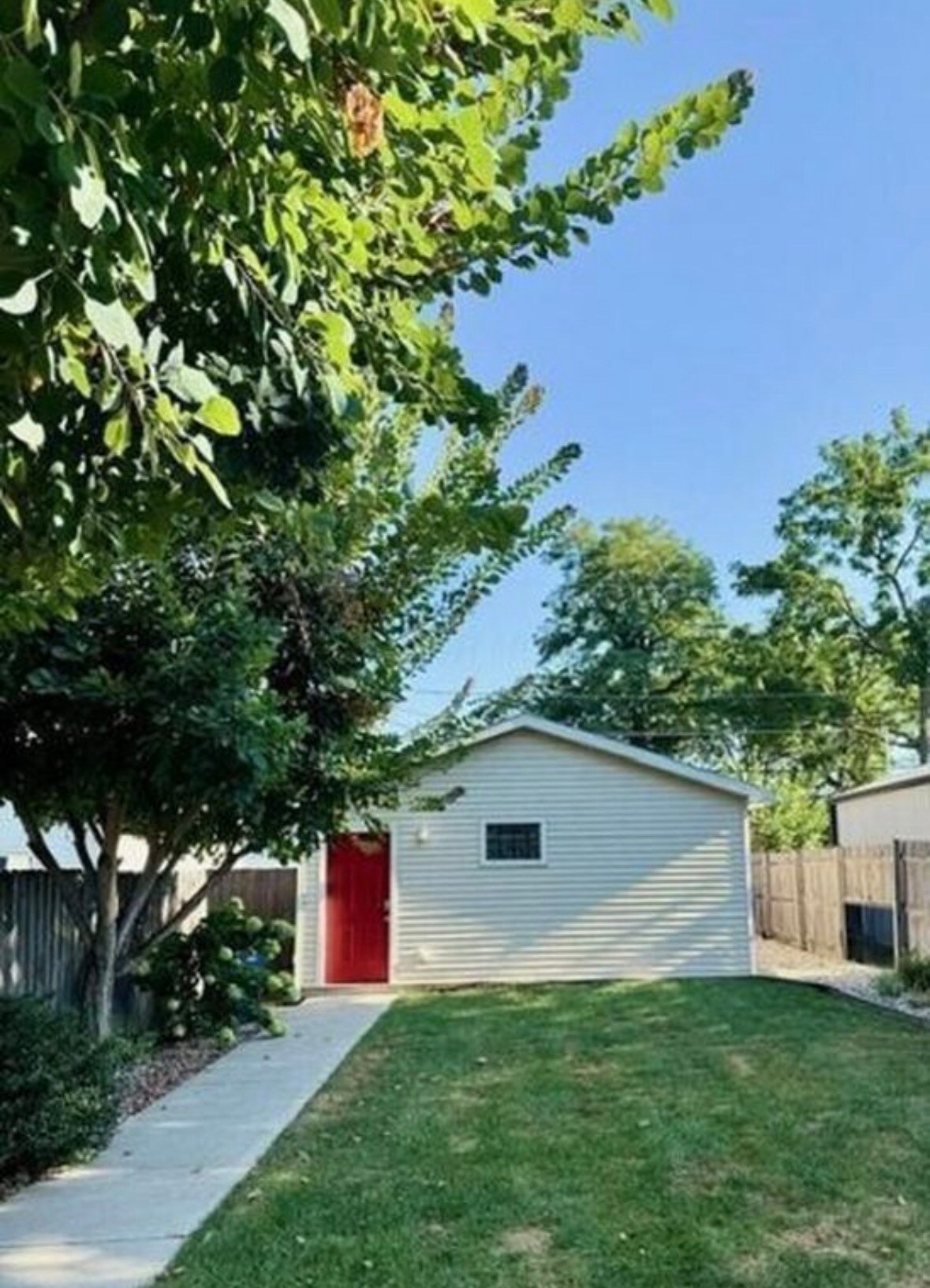 Building Photo - 402 Southwood Ave