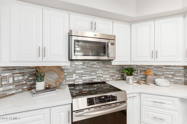 Building Photo - 3611 E Windmere Dr