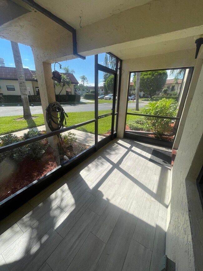 Building Photo - 7233 Golf Colony Ct