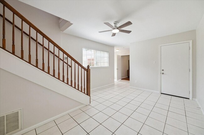 Building Photo - 9777 Larston St