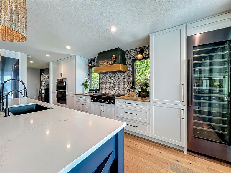Kitchen & Wine - 281 Shell Pt E