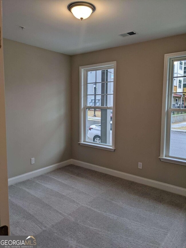 Building Photo - 225 Spike Trl SE