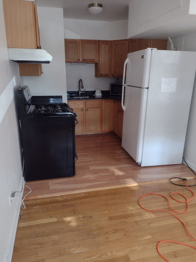 Building Photo - 5335 N California Ave