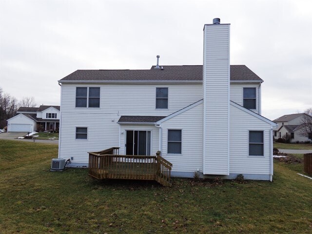 Building Photo - 2271 Landcrest Dr