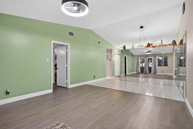 Building Photo - 540 NW 43rd St