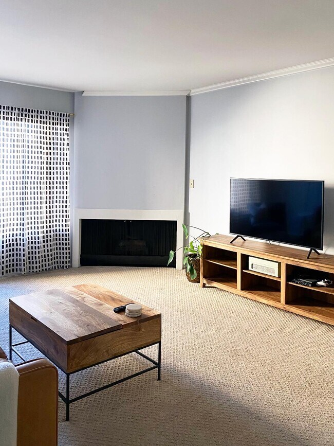 Building Photo - 1951 Malcolm Ave