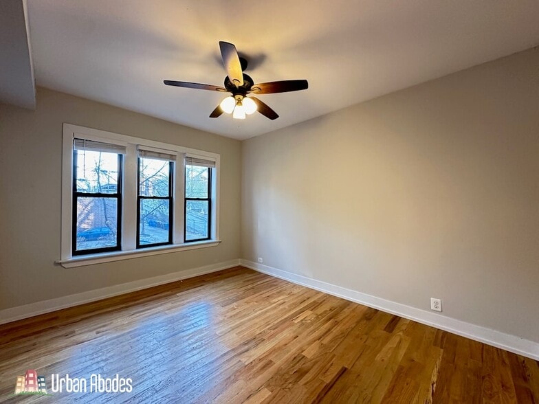 Building Photo - 3523 N Racine Ave