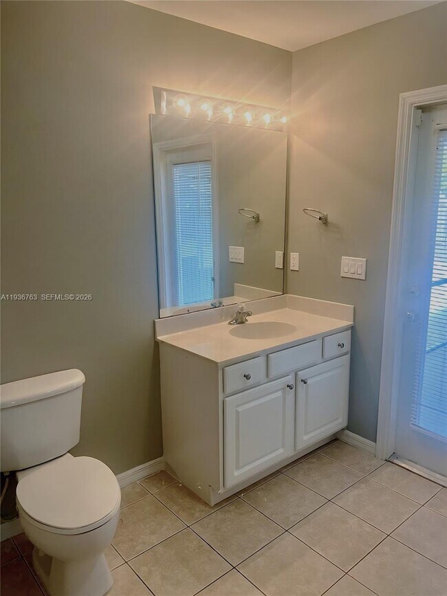 Building Photo - 2050 SE Franciscan St