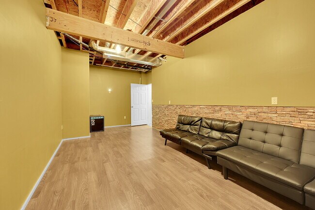 Building Photo - $2,250.00, 4 bed, 3 bath located in Colora...