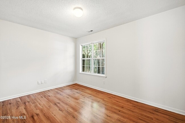 Building Photo - 118 Avondale Ave