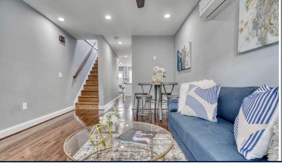 Living/Dining - 829 N Montford Ave