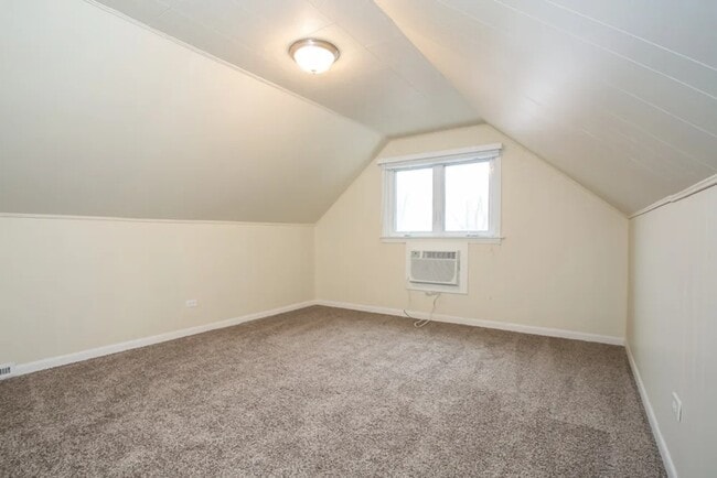 Building Photo - 8441 Lockwood Ave
