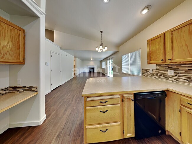 Building Photo - 2031 E Lochmeadow Ct