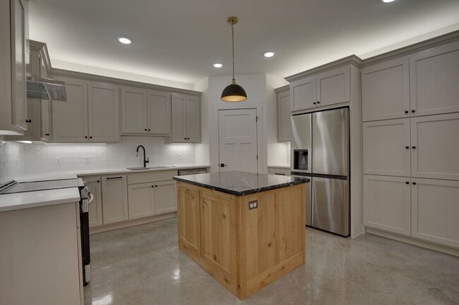 Building Photo - 108 Cardinal Wds