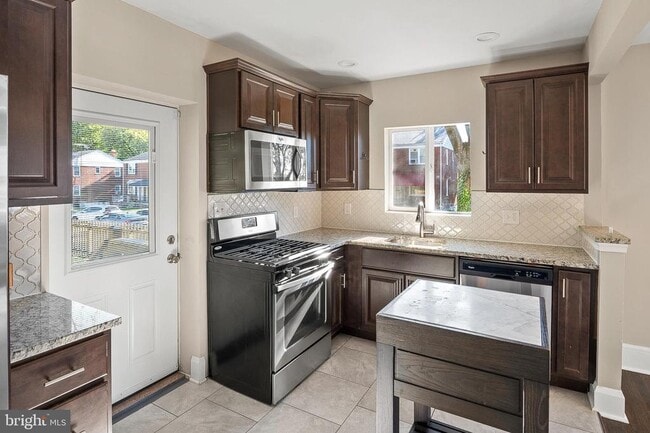 Building Photo - 4621 Greenhill Ave