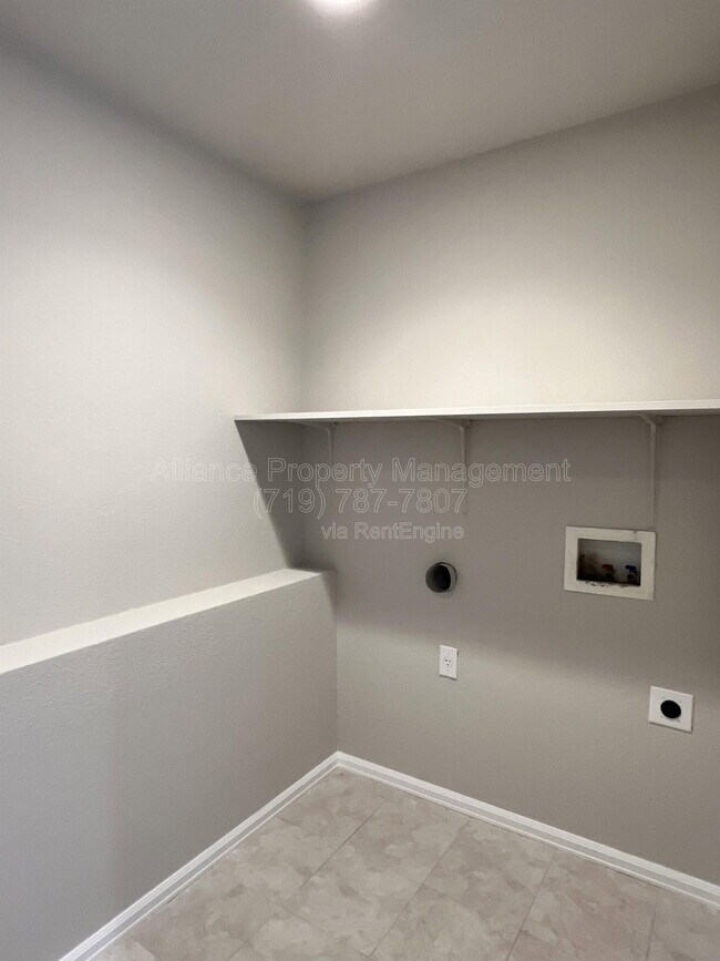 Building Photo - 5671 Vermillion Bluffs Dr