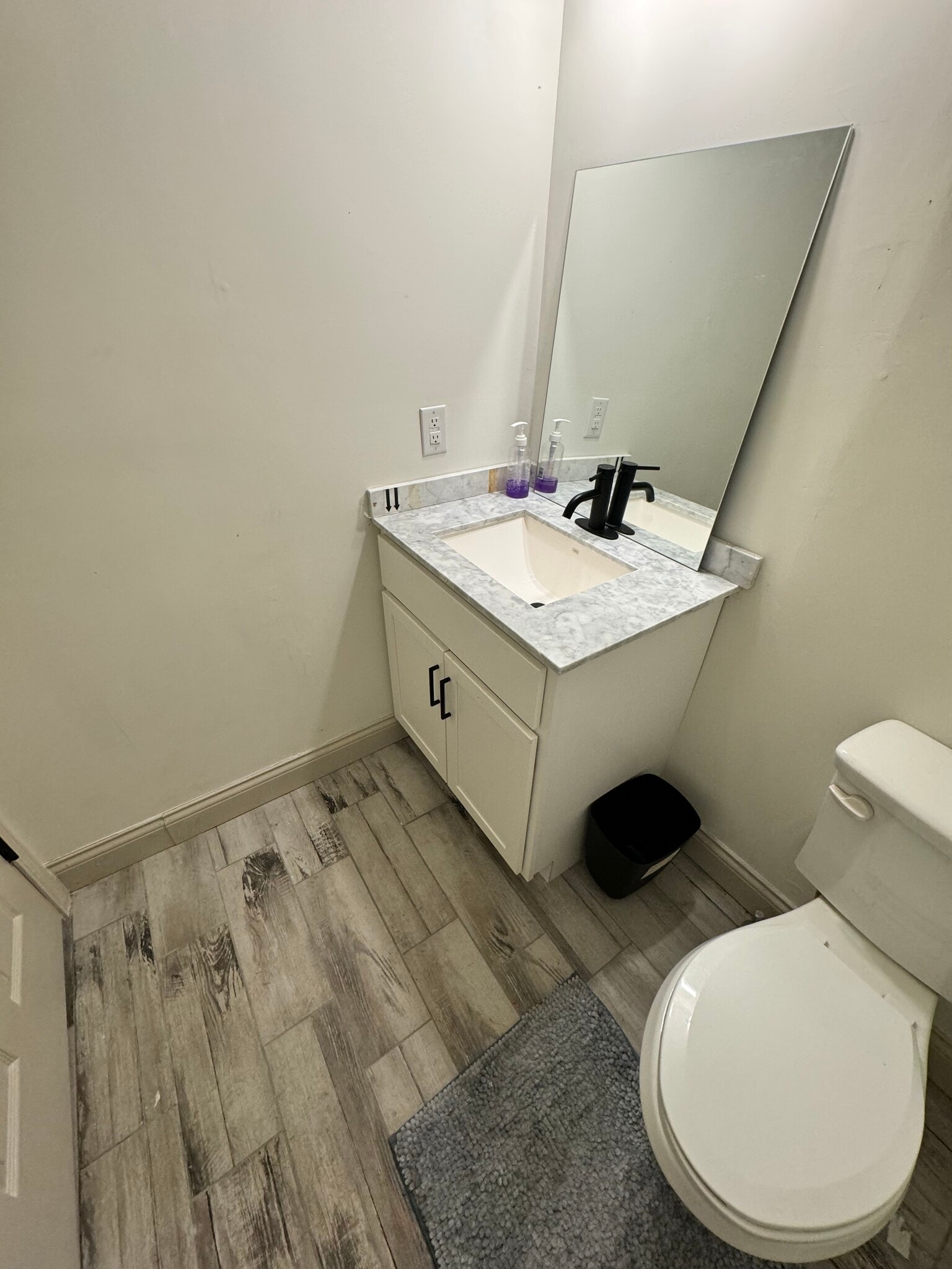 Building Photo - 1930 Elna Kay Dr