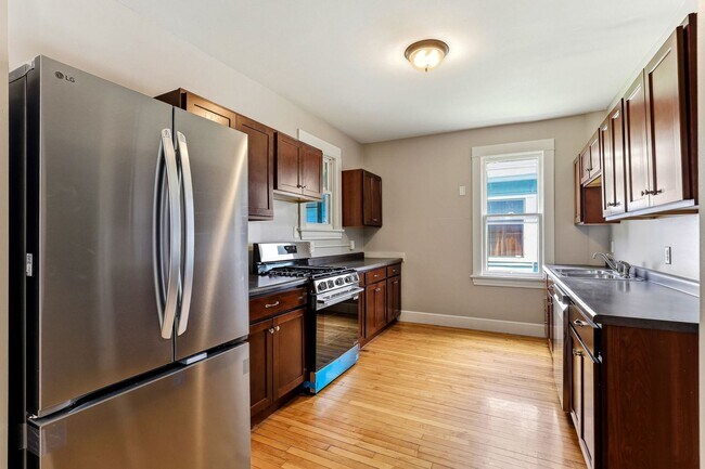 Building Photo - 884 Iglehart Ave