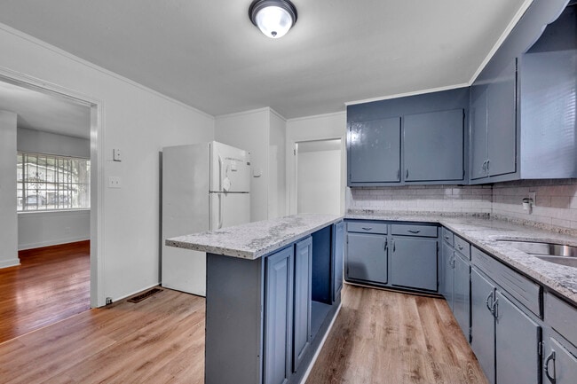 Building Photo - 1725 Mims St SW