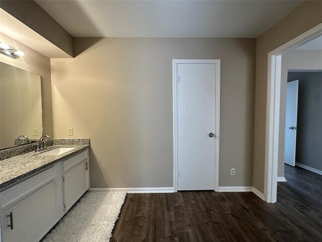 Building Photo - 10627 Sandpiper Dr