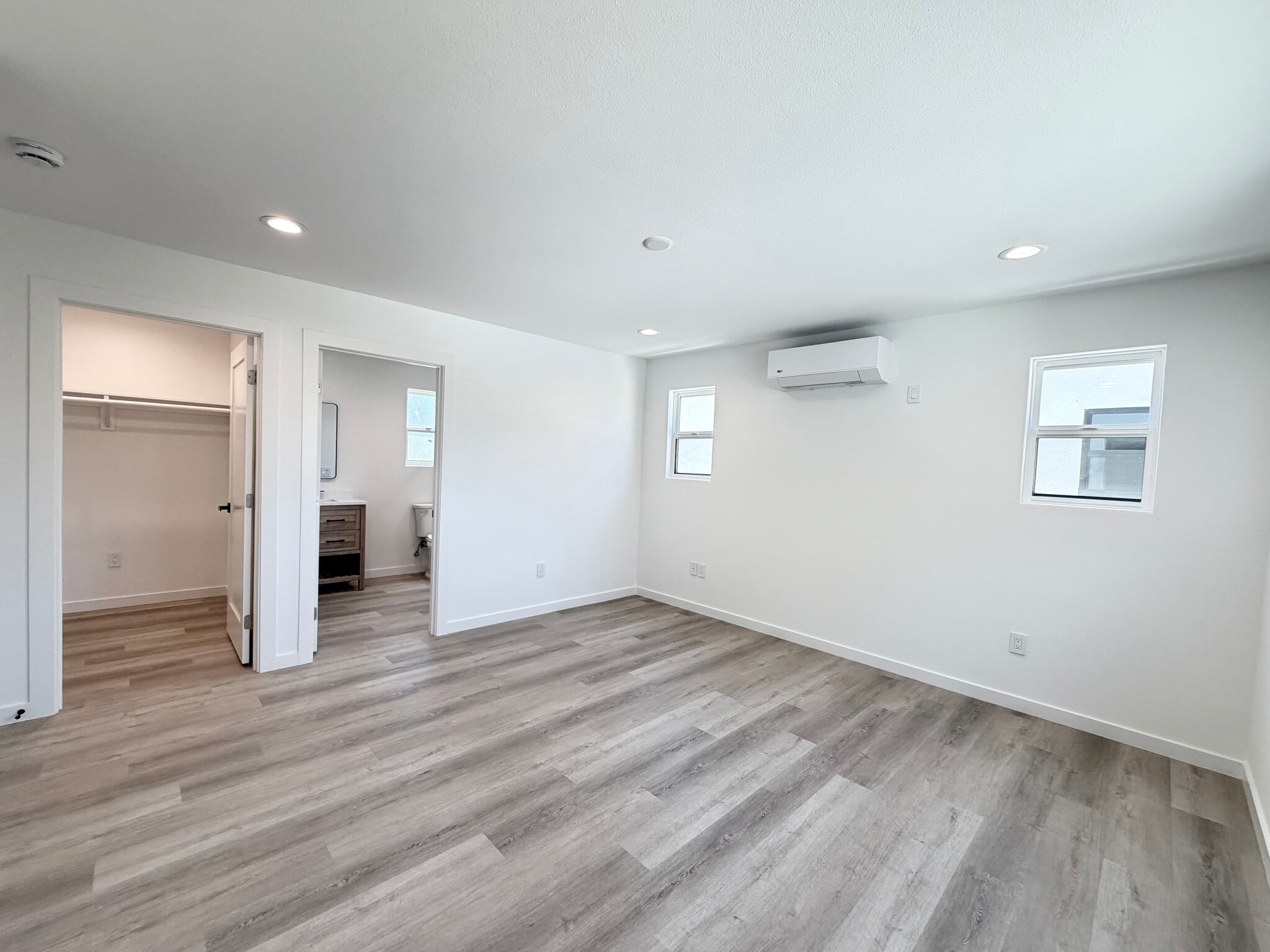 Primary Room - 14818 Astoria St