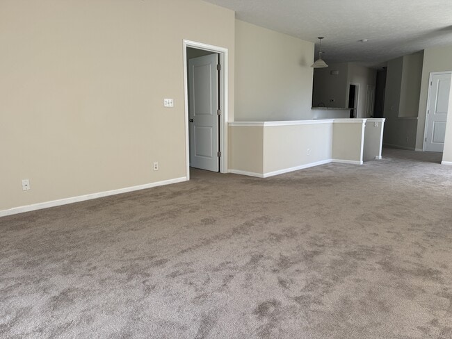 Building Photo - 7585 Western Gailes Dr