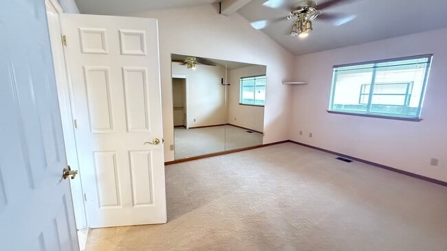 Building Photo - Single Story 3 Bedroom 2.5 Bath