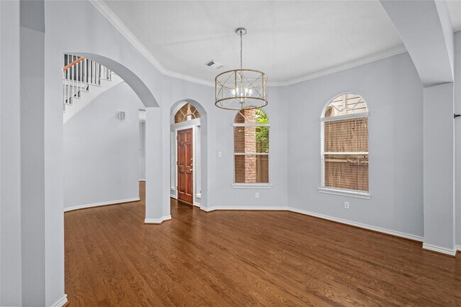Building Photo - 612 Detering St