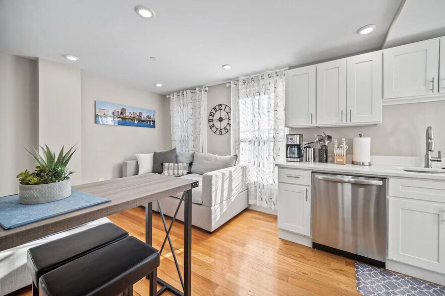 Building Photo - 169 Endicott St