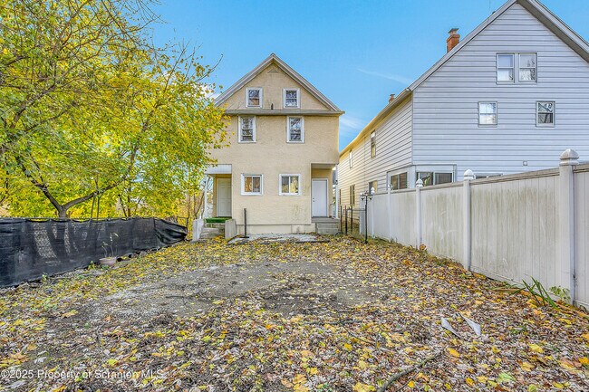 Building Photo - 232 Ferdinand St