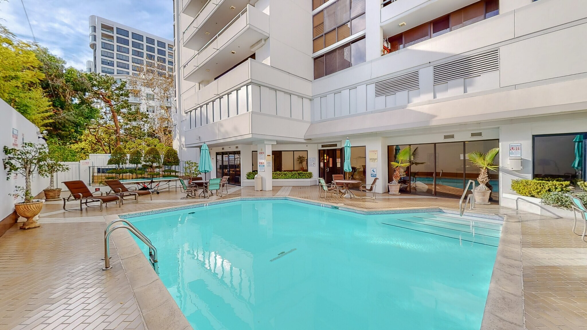 Building Photo - 10660 Wilshire Blvd
