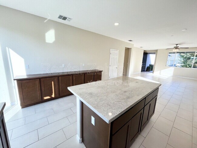 Building Photo - 482 Glendon Pl