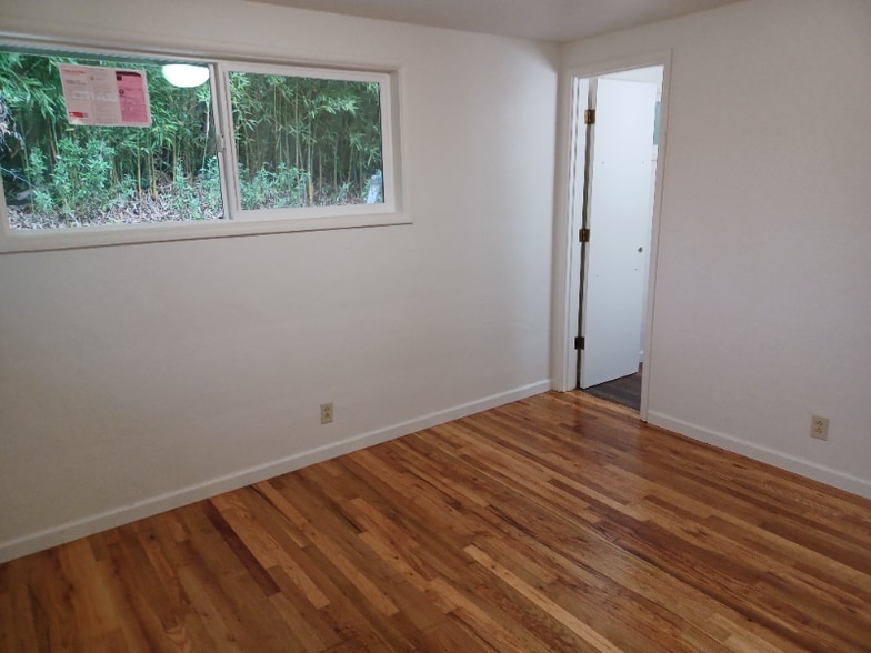 Building Photo - 585 W 26th Ave