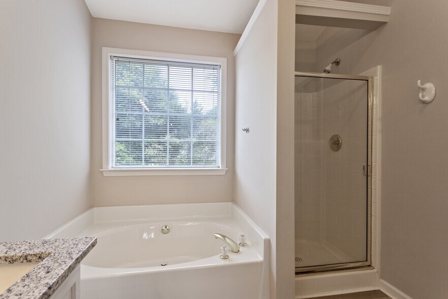 Building Photo - 2325 Winthrope Way Dr