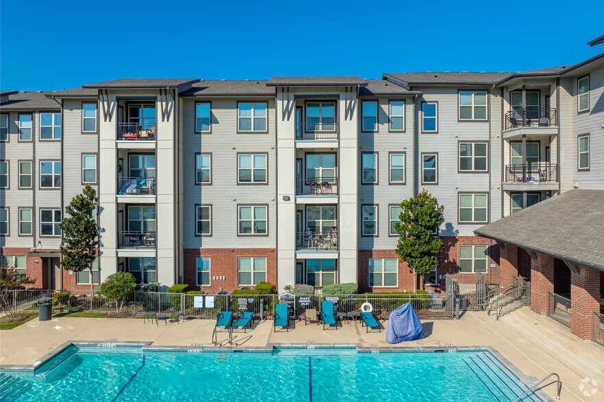 Alternate - Churchill at Champions Circle