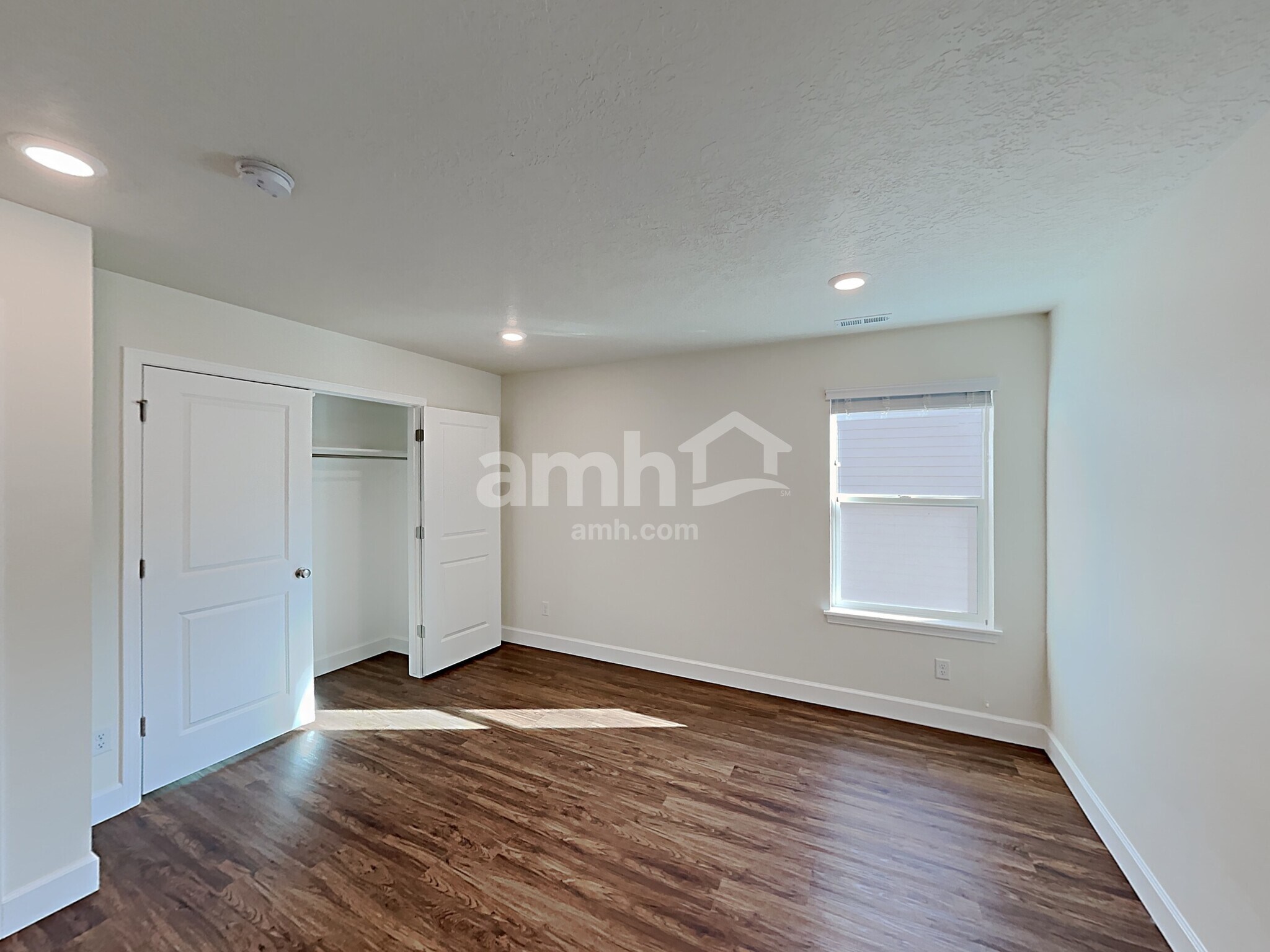 Building Photo - 2992 E S Village Dr