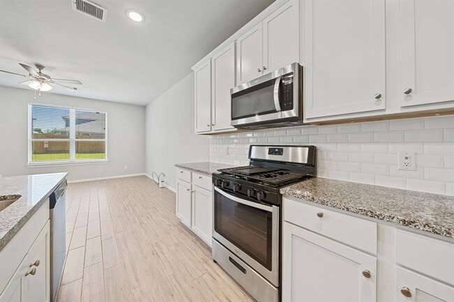 Building Photo - 25922 Balsamwood Dr