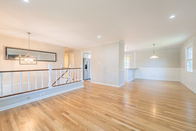 Building Photo - 21W458 Buckingham Rd