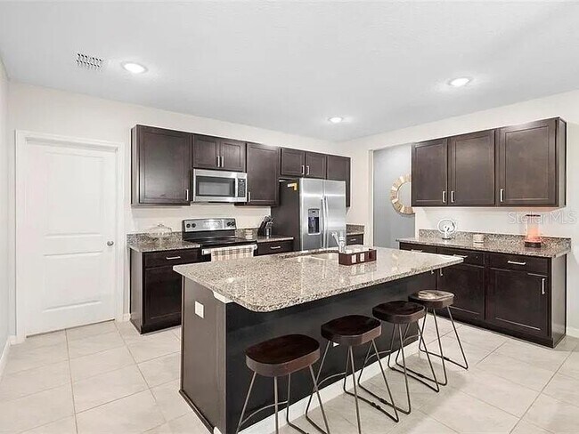 Building Photo - 635 Belgrove St