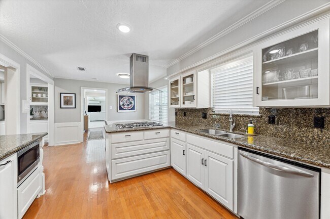 Building Photo - 3106 Redwood Lodge Dr