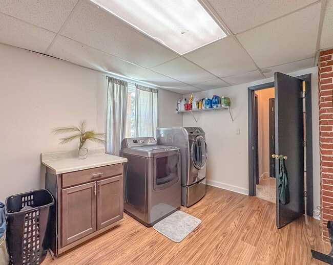 Building Photo - 1044 Seminole Dr