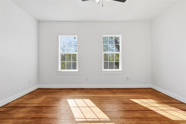 Building Photo - 1215 Porter St