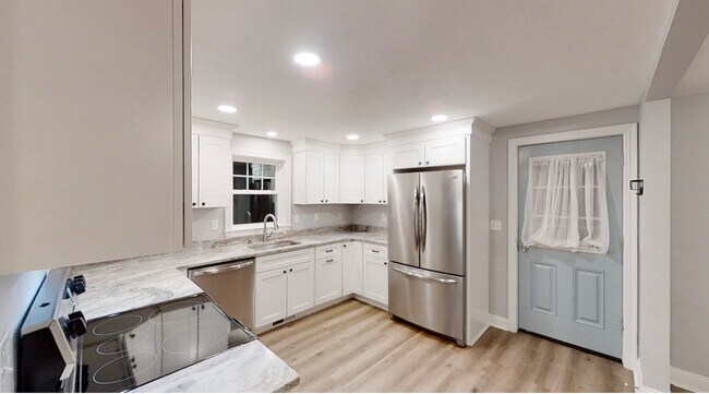 Building Photo - 99 Conlyn Ave